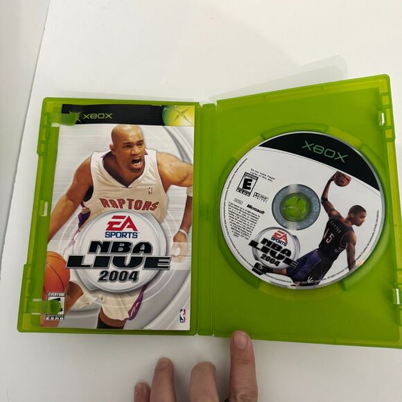 NBA Live 2004 XBOX - In Case with Manual - Picture 2 of 4